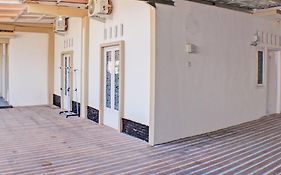 Oyo Life 93138 Anugrah Kost Syariah Hotel 2*